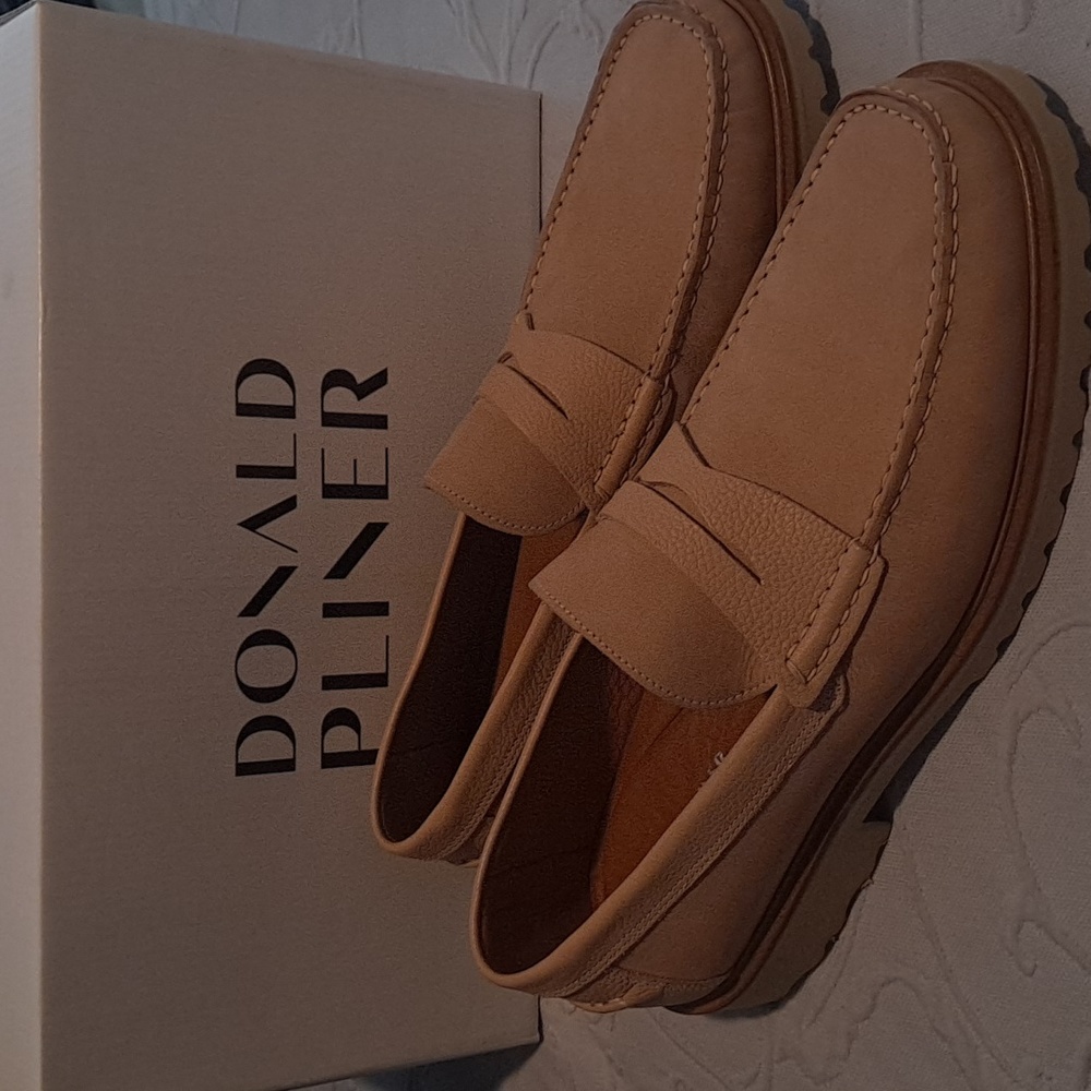 Donal Pliner casual loafers size 10